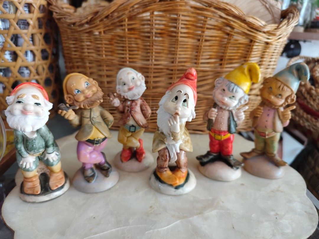 Fontanini Dwarves Gnomes 4" tall (Category: Vintage Collectibles) located in Dipolog. Submitted by thriftteata (Listing ID 1469628329, Image 1). Description: 6pcs all or 300 each polymer resin made in Italy.