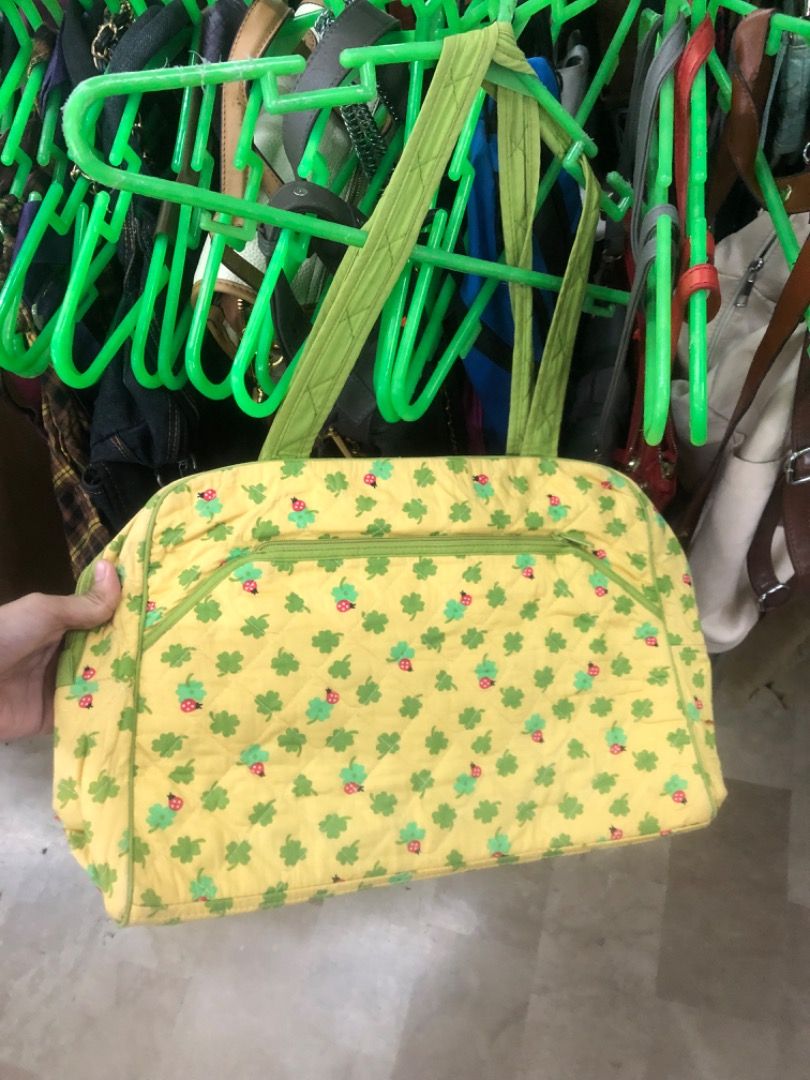 [FOR HOOKUPS] AUTH NARAYA YELLOW&GREEN BAG (Category: Sling Bags) located in Quezon City. Submitted by amaerish (Listing ID 1469666594, Image 3). Description: no issuee, balikan k agad if may bet.