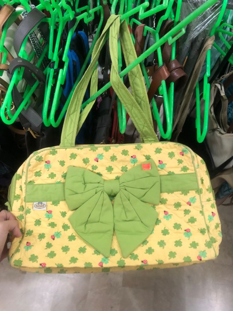 [FOR HOOKUPS] AUTH NARAYA YELLOW&GREEN BAG (Category: Sling Bags) located in Quezon City. Submitted by amaerish (Listing ID 1469666594, Image 1). Description: no issuee, balikan k agad if may bet.