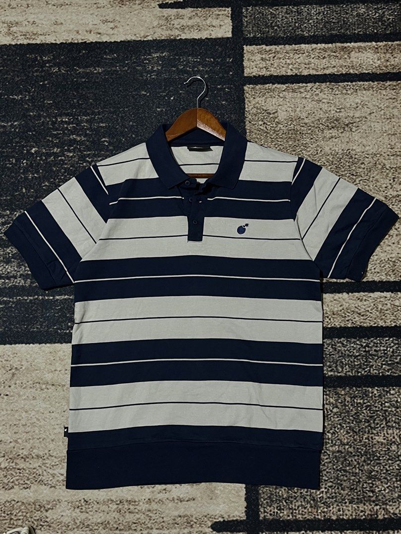 FOR SALE (Category: Tshirts & Polo Shirts ) located in Bulacan. Submitted by sef19 (Listing ID 1469685311, Image 1). Description: THE HUNDREDS - size : medium condition : excellent price : ₱780 - mop : gcash / jnt pm 📩📩📩 📍BULACAN.