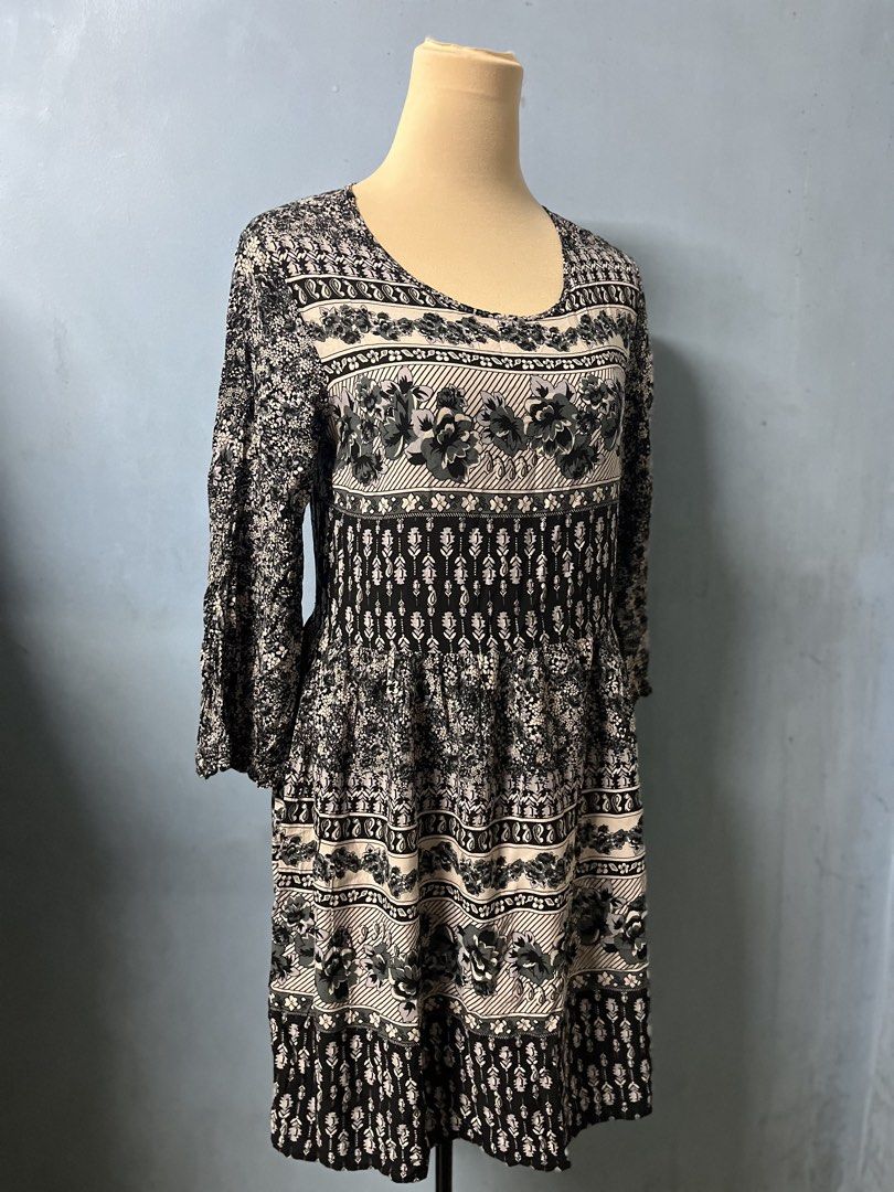 Forever 21 Black And White Patterned Dress Size L (Category: Dresses) located in Valenzuela. Submitted by musearchive (Listing ID 1469720109, Image 2). Description: 31x15 As is Jnt Gcash.