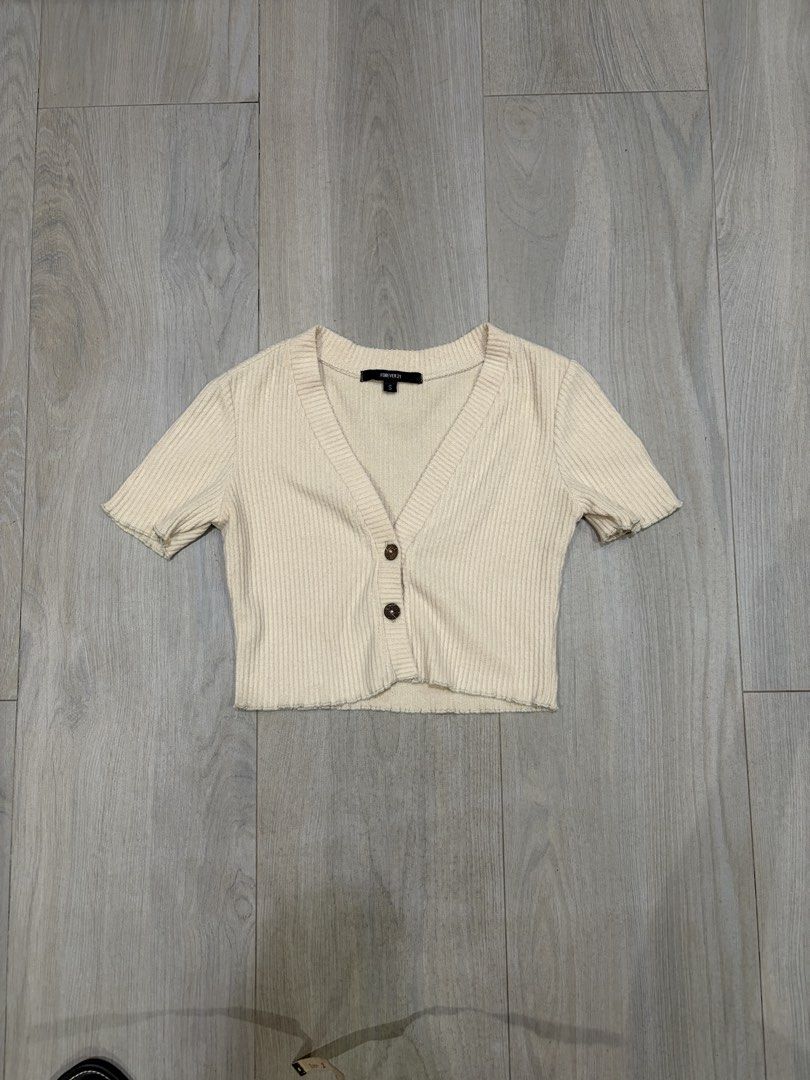 Forever 21 Knitted Cropped Top (Category: Shirts) located in Pasig City. Submitted by chamoisee (Listing ID 1469652412, Image 1). Description: Forever 21 Knitted Cropped Top 14”x14” small on tag.