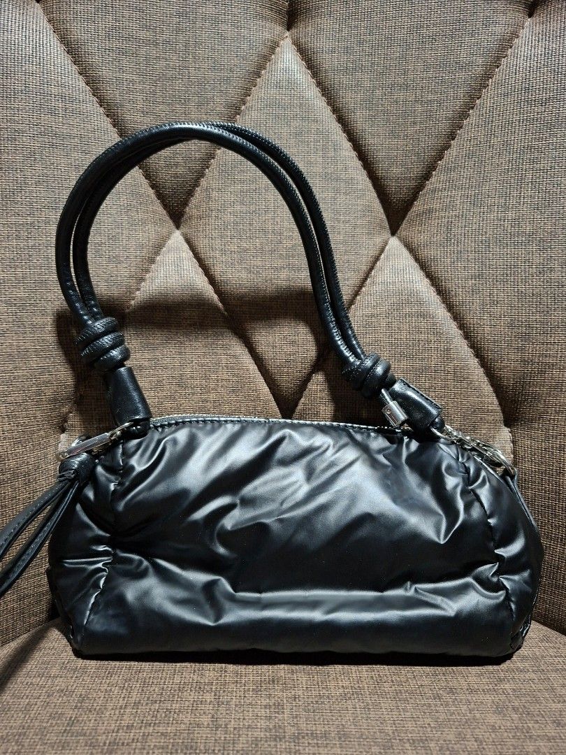 Forever 21 Knotted Strap Shoulder Bag (Category: Shoulder Bags) located in Makati City. Submitted by paudeclutters (Listing ID 1469678210, Image 1). Description: - bought it from Forever 21 (SRP) - used 3-4x.