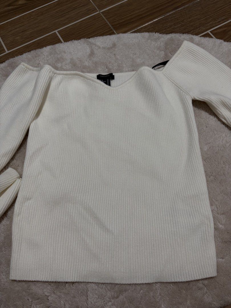 Forever 21 Off-Shoulder Ribbed White Knit Top (Category: Longsleeves) located in Mandaluyong City. Submitted by sckyomiii (Listing ID 1469586953, Image 1). Description: - Brand: Forever 21 - Color: White - Size: XL - Material: Stretchy ribbed knit fabric - Design: Off-the-shoulder with V-cut front, long sleeves, fitted silhouette.
