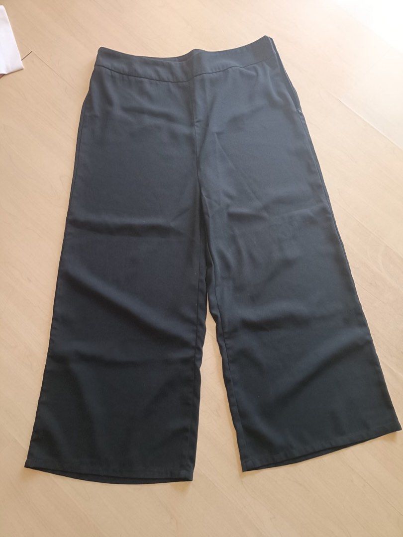 Forme Cullotes (Category: Other Bottoms) located in Caloocan City. Submitted by vanityplum (Listing ID 1469711164, Image 1). Description: .