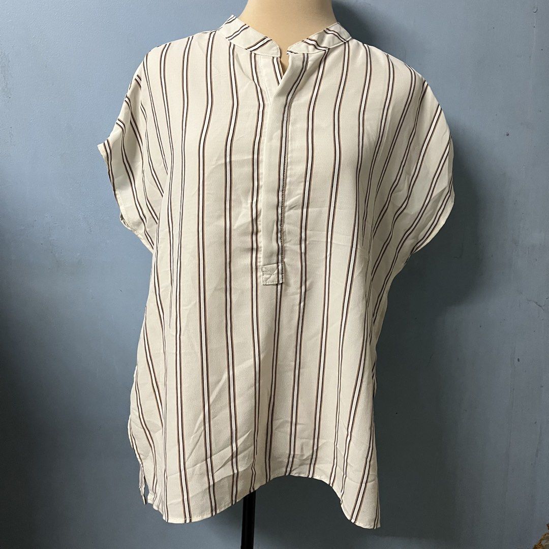 Forme Striped Short Sleeve Blouse Size L (Category: Blouses) located in Valenzuela. Submitted by musearchive (Listing ID 1469720948, Image 1). Description: 26x21 No issue As is Jnt or lalamove Gcash .