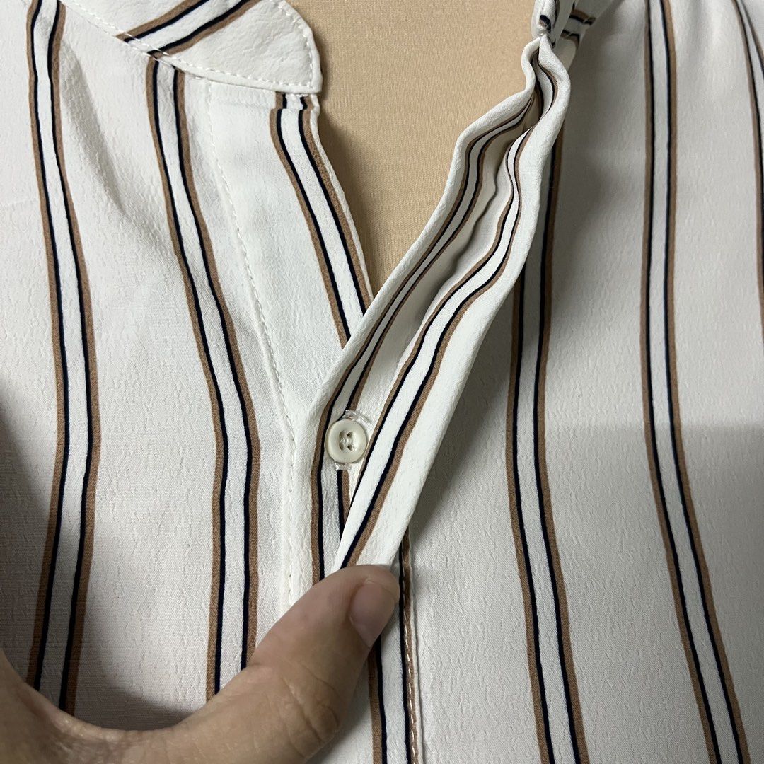 Forme Striped Short Sleeve Blouse Size L (Category: Blouses) located in Valenzuela. Submitted by musearchive (Listing ID 1469720948, Image 2). Description: 26x21 No issue As is Jnt or lalamove Gcash .