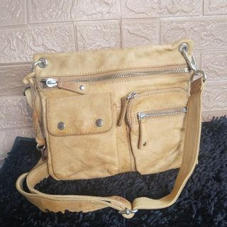 (Category: ) located in . Submitted by dione_closet503 (Listing ID 1469575433, Image 1). Description: .