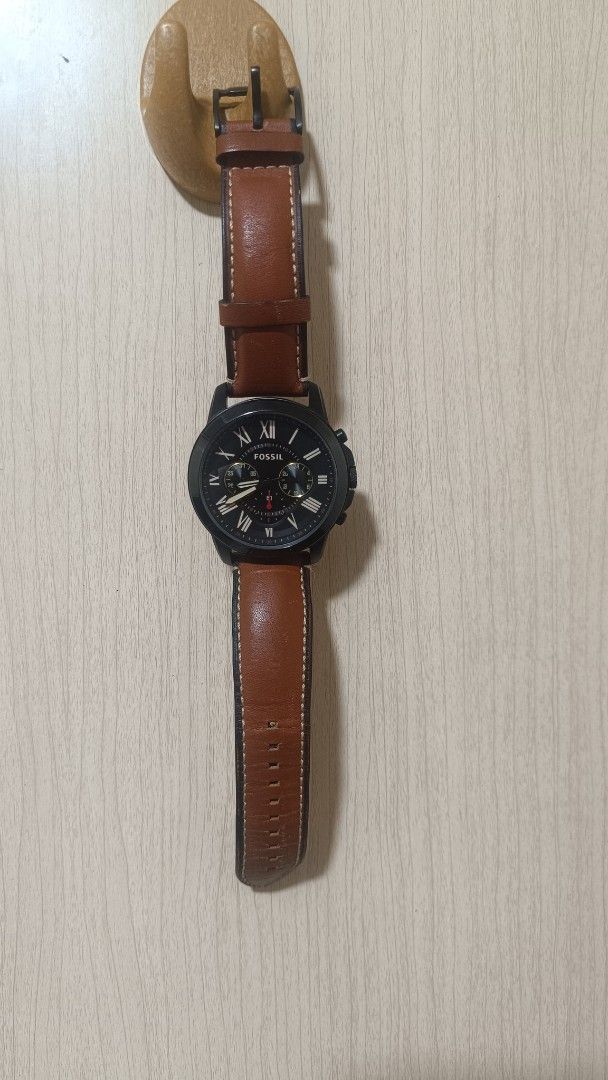Fossil Watch FS5241 Chronograph (Category: Luxury Watches) located in Taguig. Submitted by redarmy21775000 (Listing ID 1469690248, Image 1). Description: signs of usage no dents no box.