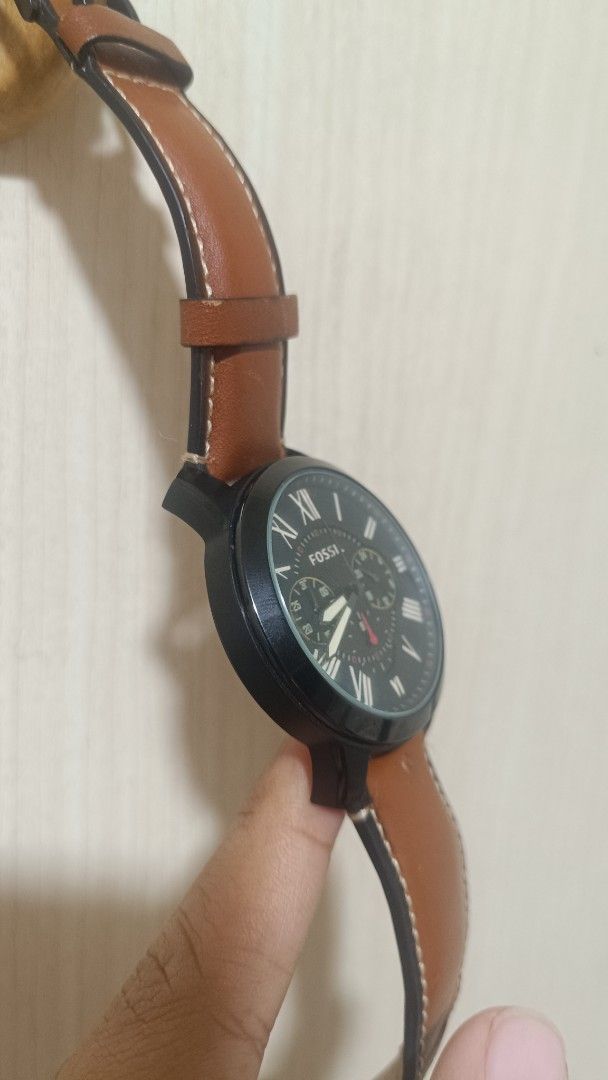 Fossil Watch FS5241 Chronograph (Category: Luxury Watches) located in Taguig. Submitted by redarmy21775000 (Listing ID 1469690248, Image 3). Description: signs of usage no dents no box.