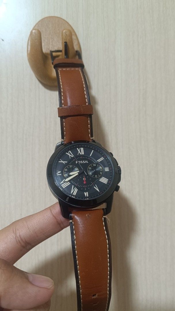 Fossil Watch FS5241 Chronograph (Category: Luxury Watches) located in Taguig. Submitted by redarmy21775000 (Listing ID 1469690248, Image 2). Description: signs of usage no dents no box.