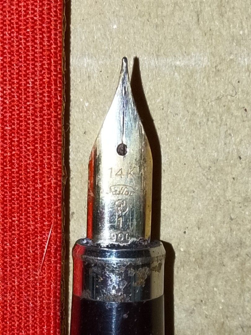 Fountain Pen Sailor 14k Nib (Category: Vintage Collectibles) located in Santo Tomas. Submitted by retrotastic (Listing ID 1469704309, Image 3). Description: Sailor Fountain Pen✔️ Check photos for details, For re ink, still, with very nice cosmetics 14k nib👌 ₱2,500 Php or $39 USD.