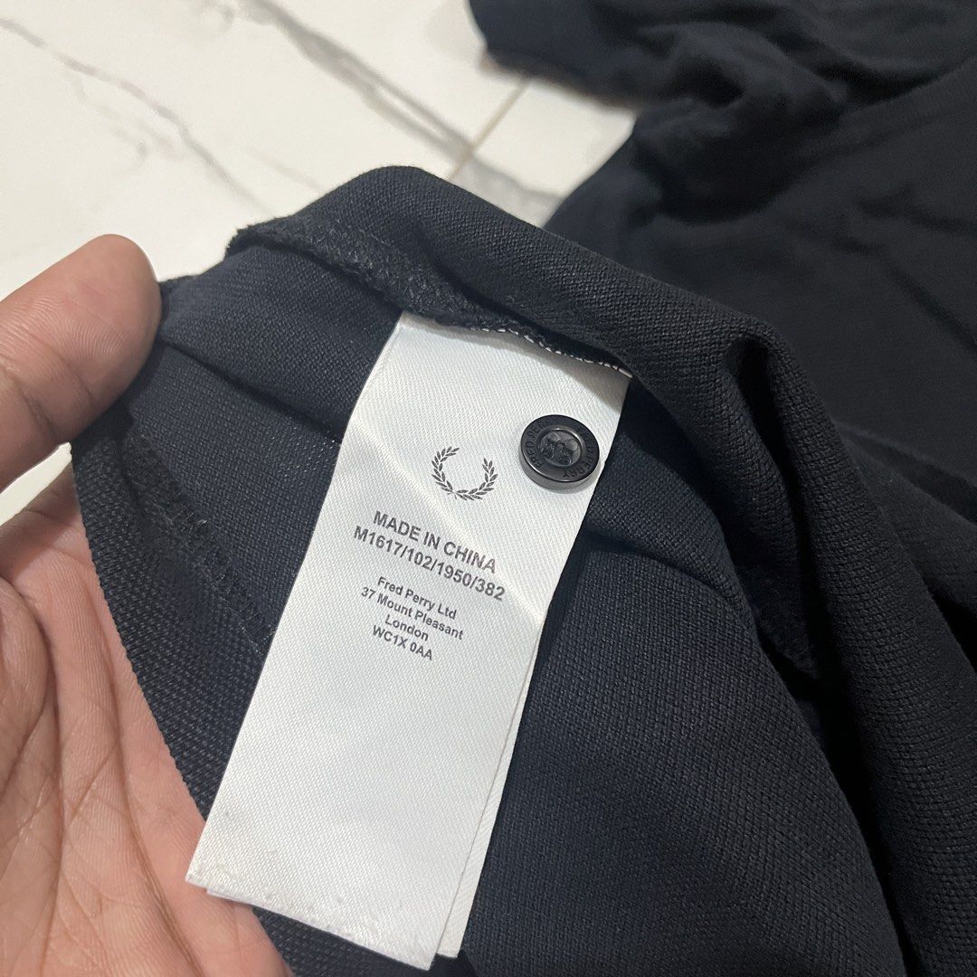 Fred Perry (Category: Tshirts & Polo Shirts ) located in Bacoor. Submitted by manonghits_2000 (Listing ID 1469618295, Image 3). Description: Fred Perry 23x29 Excellent Color Rate 9.5/10 Collar lining (barely noticeable) Claim 300.