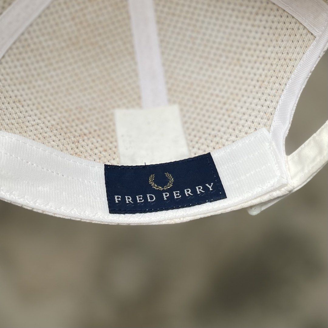 Fred Perry Classic Piqué Cap White (Category: Caps & Hats) located in Pandi. Submitted by 28hundreds (Listing ID 1469659610, Image 2). Description: Fred Perry Classic Piqué Cap White OSFA (one size fits all) excellent condition, authentic, premium, breathable, textured cotton piqué mesh, adjustable strap see detailed pics to appreciate the piece. - 1500 +sf.