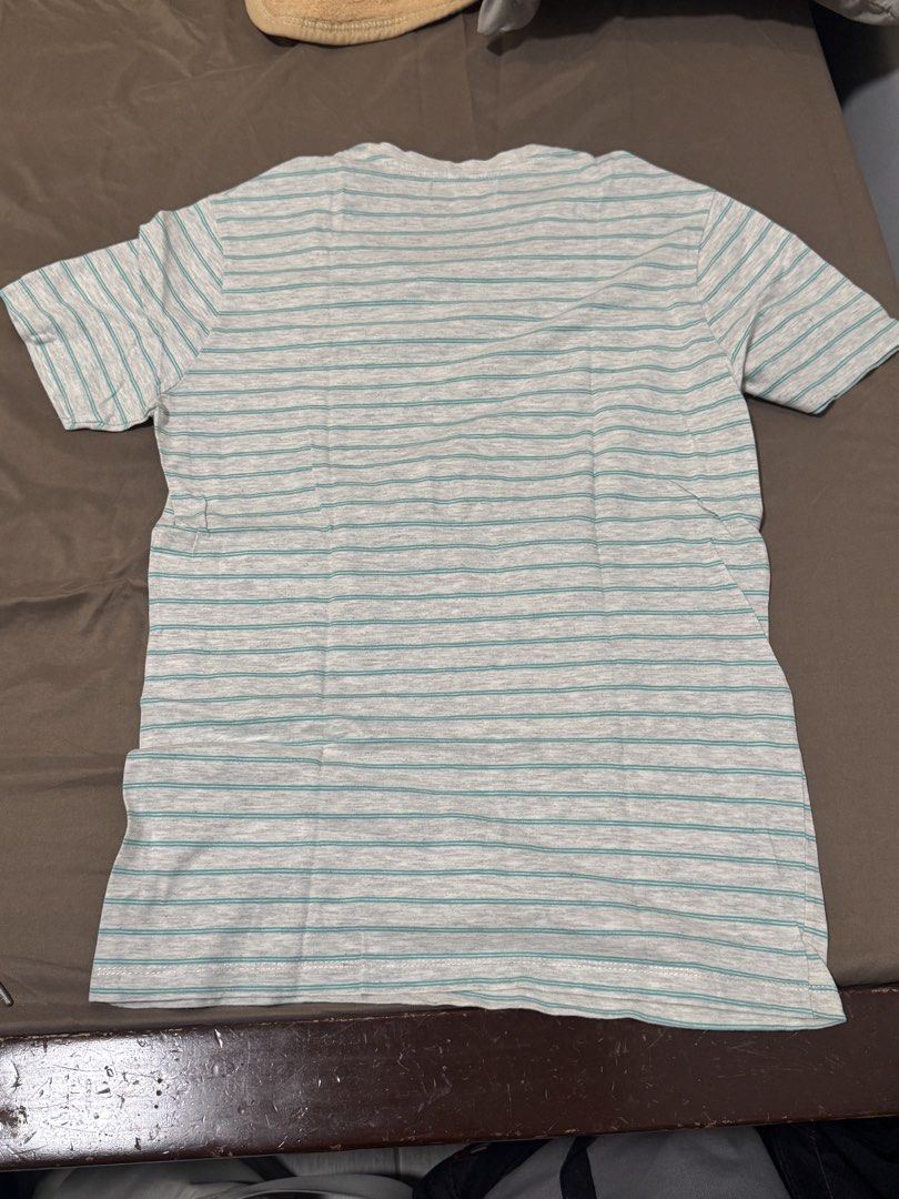 Fred Perry Striped T-Shirt Size S (Category: Tshirts & Polo Shirts ) located in Imus. Submitted by jaimeenrico8 (Listing ID 1469588915, Image 3). Description: .