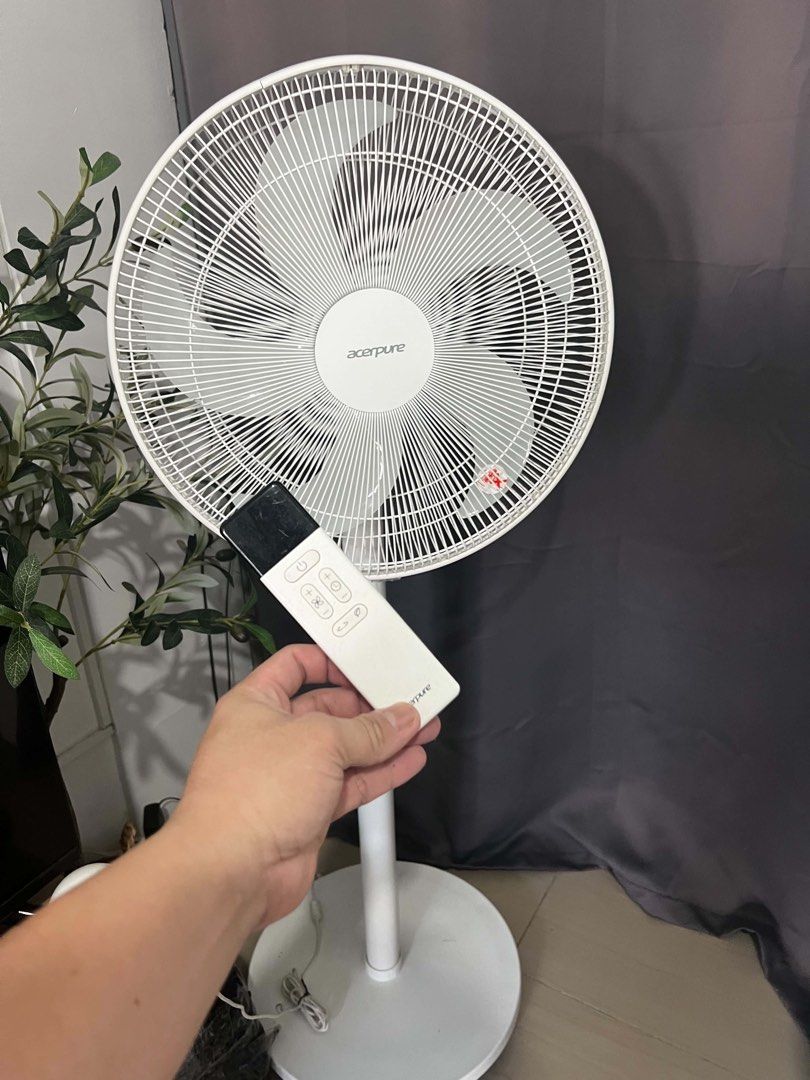 FREE!!!!! Acerplus Electric Fan (Category: Electrical, Adaptors & Sockets) located in Bacoor. Submitted by poshvault (Listing ID 1469612227, Image 1). Description: FREE WHEN YOU GET OUR SOFA.