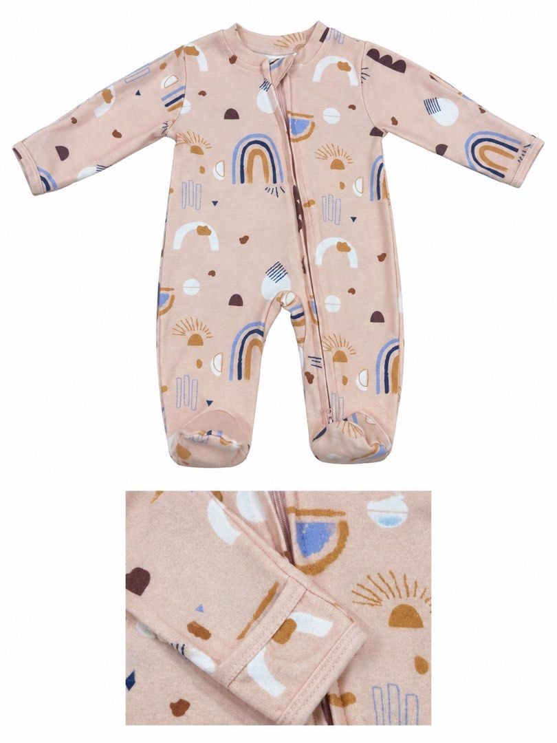 Frogsuit (2 way zipper, 0-3M) (Category: Babies & Kids Fashion) located in Angeles City. Submitted by aeapreloved (Listing ID 1469655147, Image 1). Description: 🐸 Preloved Frogsuit | 0–3 Months 🩷 ✨ Never worn, washed only 🧤 Built-in mittens 🦶 Footed design 🤍 2-way zipper for easy diaper changes Like-new condition! Baby outgrew it before getting the chance to wear it. 🥹 📦 Available for shipping .