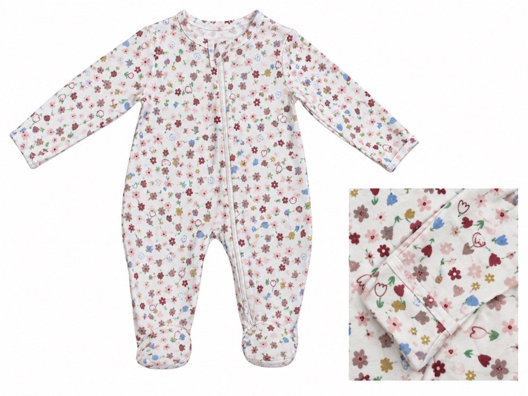 Frogsuit (2 way zipper, 0-3M) (Category: Babies & Kids Fashion) located in Angeles City. Submitted by aeapreloved (Listing ID 1469655271, Image 1). Description: 🐸 Preloved Frogsuit | 0–3 Months 🩷 ✨ Never worn, washed only 🧤 Built-in mittens 🦶 Footed design 🤍 2-way zipper for easy diaper changes Like-new condition! Baby outgrew it before getting the chance to wear it. 🥹 📦 Available for shipping .