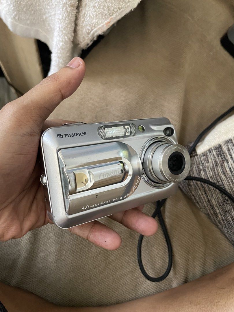 Fujifilm Finepix A340 Digicam (Category: Cameras) located in Pasig City. Submitted by void_supply (Listing ID 1469661672, Image 2). Description: Unit and xD-Picture 256mb card only.