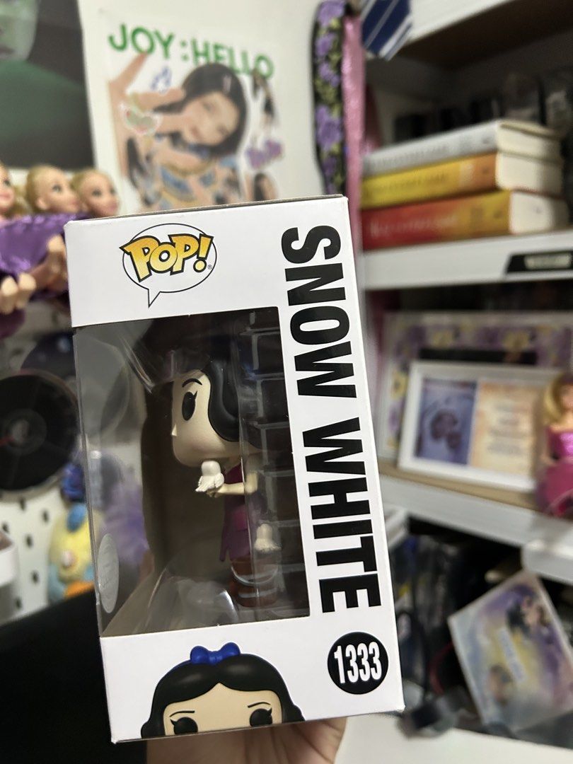 Funko Pop Disney 100 Snow White #1333 (Category: Designer & Blind Box Toys) located in Manila. Submitted by duhyahn (Listing ID 1469668262, Image 2). Description: - Authentic Disney 100 Funko Pop! Vinyl Figure - Character: Snow White (#1333) holding a white bird with a bucket - Comes in original window box packaging - Features the official Special Edition sticker - Meet-ups or shipping options available.