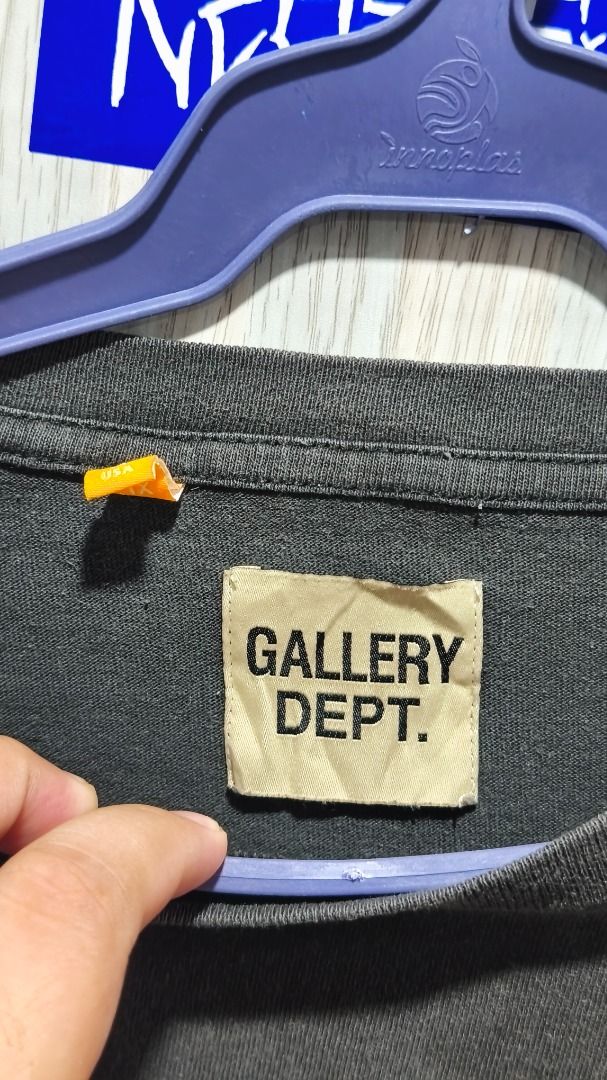 Gallery Dept French Tee (Category: Tshirts & Polo Shirts ) located in Davao. Submitted by thethriftproject082 (Listing ID 1469747883, Image 3). Description: GALLERY DEPT FRENCH TEE 📍𝐌𝐈𝐍𝐄: 550 📍𝐒𝐈𝐙𝐄 𝐎𝐍 𝐓𝐀𝐆: XL 📍𝐃𝐈𝐌𝐄𝐒: 25 x 31 📍Good Fades.