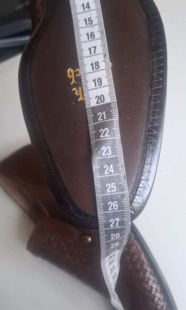 Gallonero England not bottega (Category: Boots) located in Cavite. Submitted by lonchel1571206 (Listing ID 1469645511, Image 3). Description: like new bottega style made in Uk size 6.