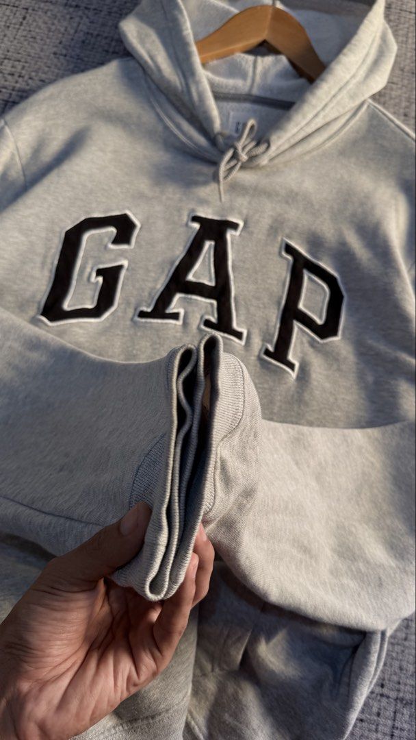 GAP (Category: Coats, Jackets and Outerwear) located in Kota Bharu. Submitted by saicodotmy (Listing ID 1469649214, Image 3). Description: pit 24/28 SIZE L.