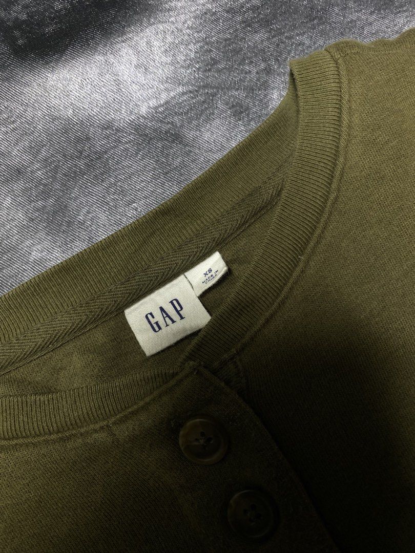 GAP BOXY HENLEY SWEATER (Category: Coats, Jackets and Outerwear) located in General Trias. Submitted by kevinthriftshop (Listing ID 1469658850, Image 3). Description: .