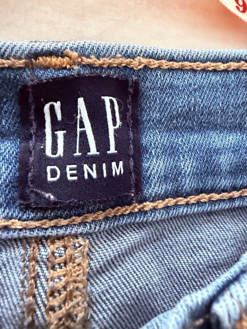 Gap Denim Button Fly Jeans (Category: Jeans) located in Las Pinas. Submitted by sabs28 (Listing ID 1469694397, Image 3). Description: .