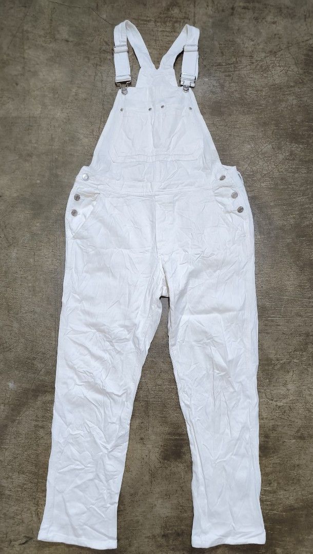 GAP jumper (Category: Activewear) located in La Paz. Submitted by carou89146 (Listing ID 1469585185, Image 1). Description: Size small on tags but may fit up to large waist up to 35 inches length 37 inches needs washing GCash plus sf location Ilocos Province jnt Express Thank you .