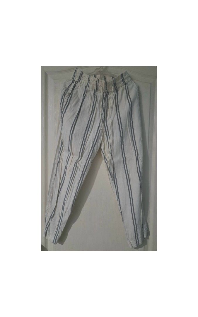 Gap Linen Blend Striped Trousers (Category: Other Bottoms) located in Legazpi City. Submitted by alyblueberyl (Listing ID 1469686040, Image 1). Description: Size 24-25 Perfect for beachwear 2 pockets front and back.