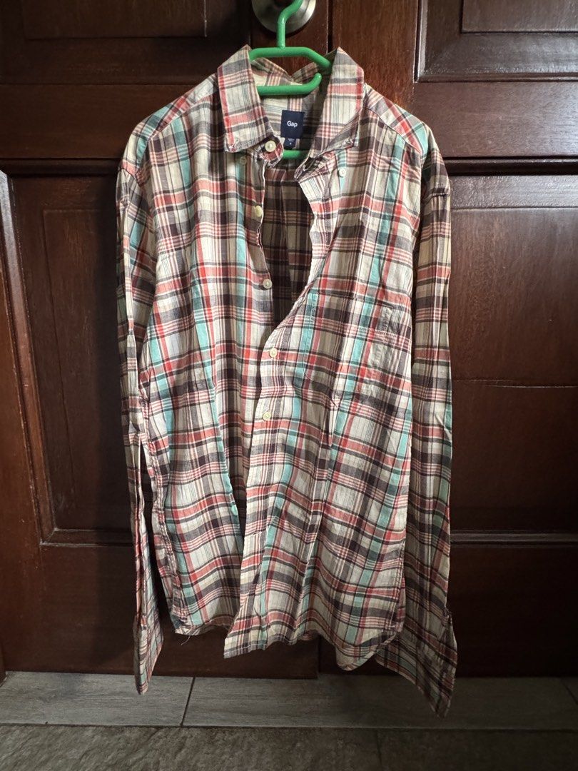 Gap Plaid Long Sleeve Shirt Size S (Category: Tshirts & Polo Shirts ) located in Imus. Submitted by jaimeenrico8 (Listing ID 1469589174, Image 1). Description: .