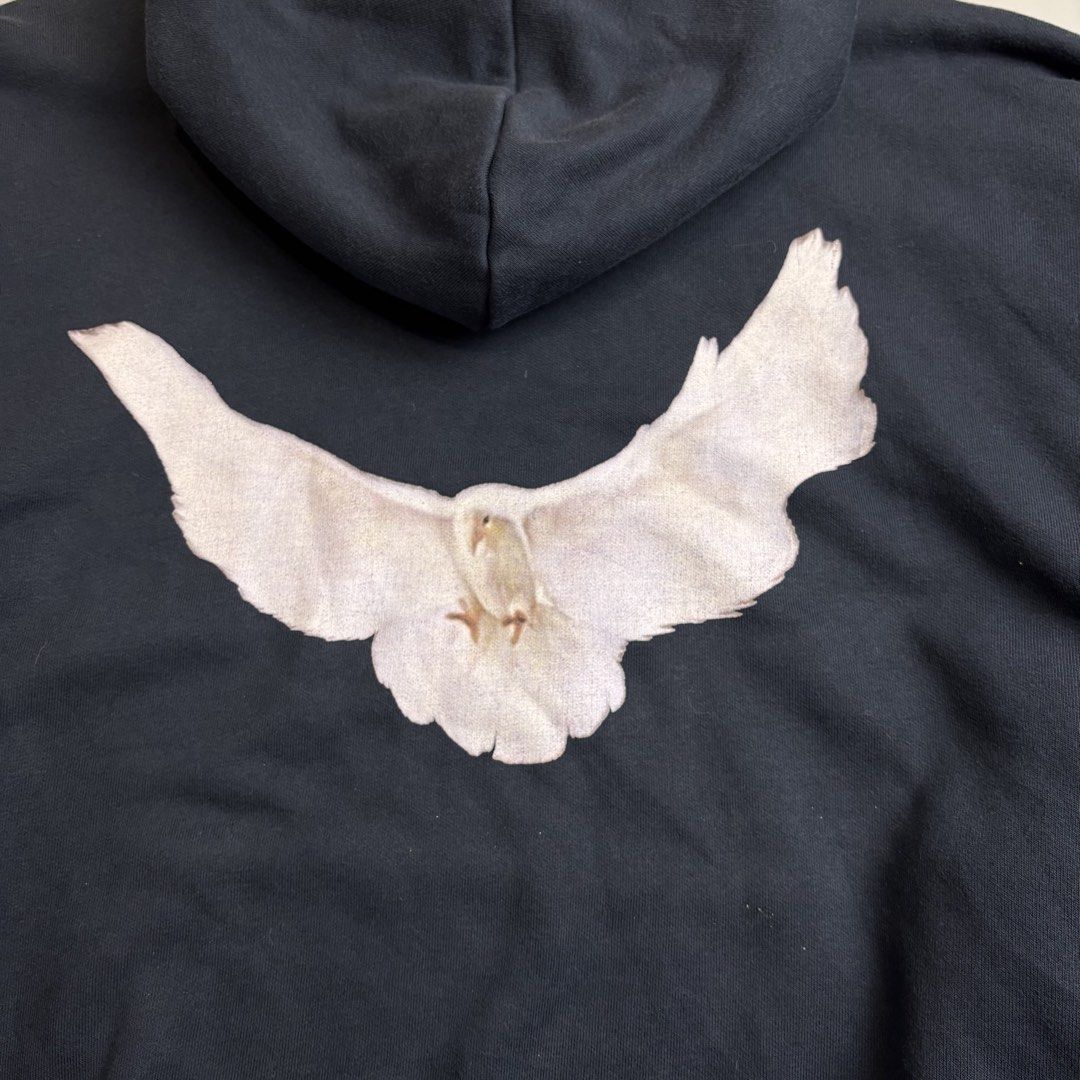 GAP X YEEZY X BALENCIAGA (Category: Hoodies) located in Taguig. Submitted by the_rare_edit (Listing ID 1469595370, Image 3). Description: DIMENSIONS: 30x30 ISSUE: none COLOR RATE: 9.8/10 CONDITION: Excellent condition .