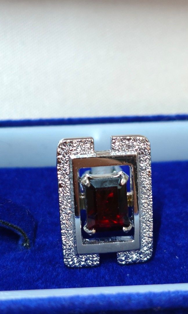 Garnet Cufflink with Silver F markings Japan source (Category: Other Accessories) located in Quezon City. Submitted by gemaicloset (Listing ID 1469581382, Image 1). Description: .