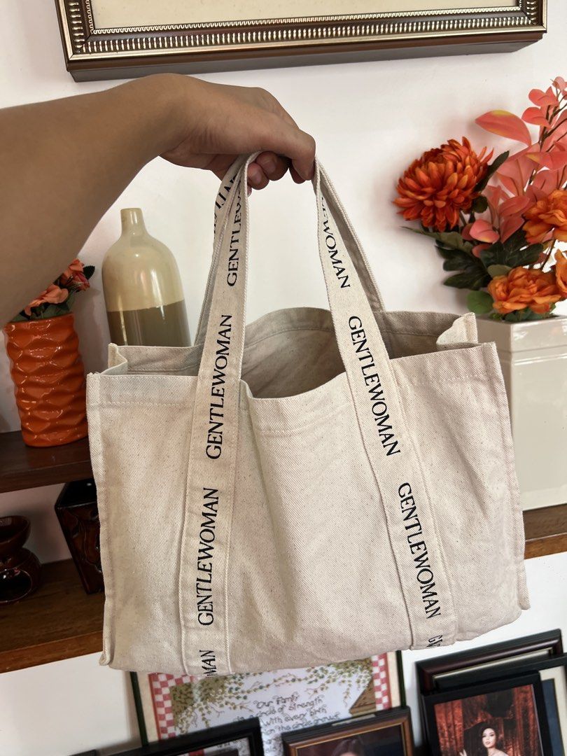 GENTLEWOMAN TOTE BAG (Category: Tote Bags) located in Solano. Submitted by aljoners (Listing ID 1469667749, Image 1). Description: Color rate: 10/10 Condition: 10/10 Issue/s: may small color transfer sa loob pero super unnoticeable “Color may vary due to lighting”.