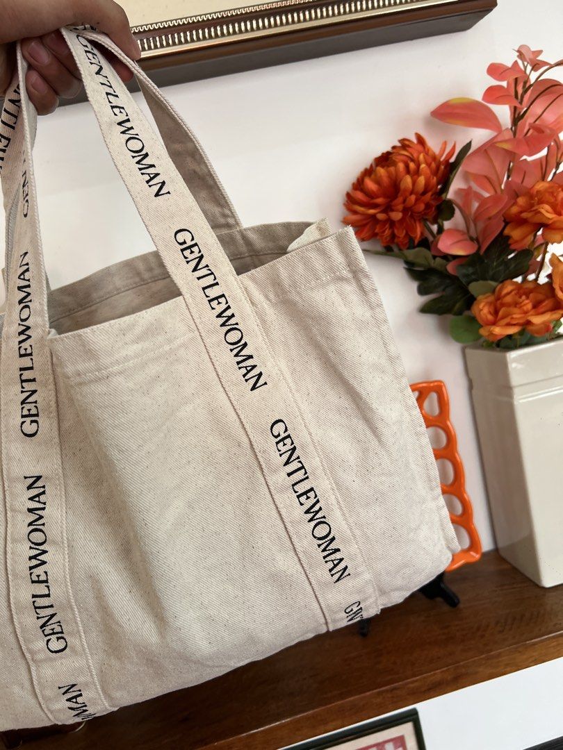 GENTLEWOMAN TOTE BAG (Category: Tote Bags) located in Solano. Submitted by aljoners (Listing ID 1469667749, Image 3). Description: Color rate: 10/10 Condition: 10/10 Issue/s: may small color transfer sa loob pero super unnoticeable “Color may vary due to lighting”.