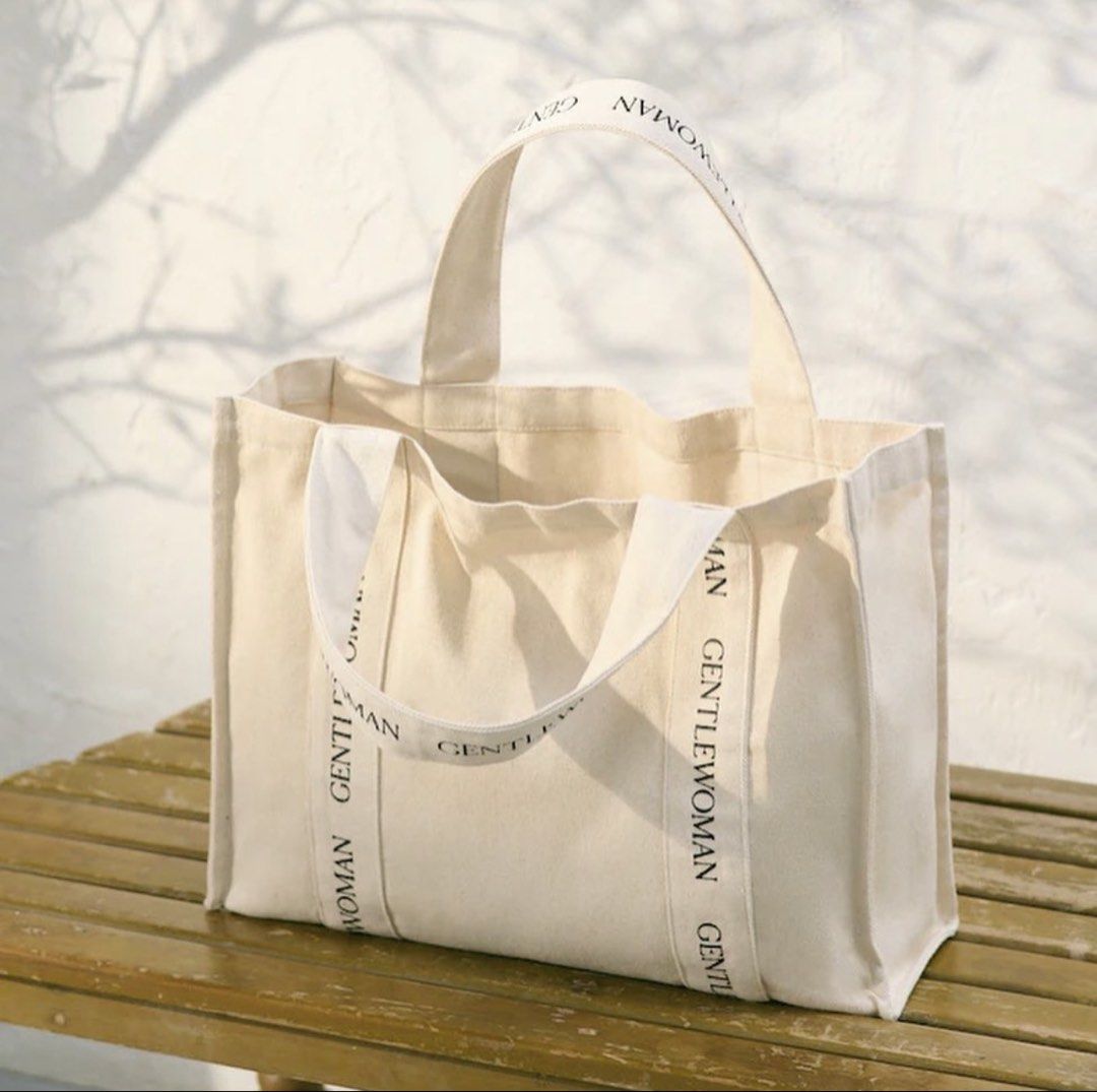 GENTLEWOMAN TOTE BAG (Category: Tote Bags) located in Solano. Submitted by aljoners (Listing ID 1469667749, Image 2). Description: Color rate: 10/10 Condition: 10/10 Issue/s: may small color transfer sa loob pero super unnoticeable “Color may vary due to lighting”.