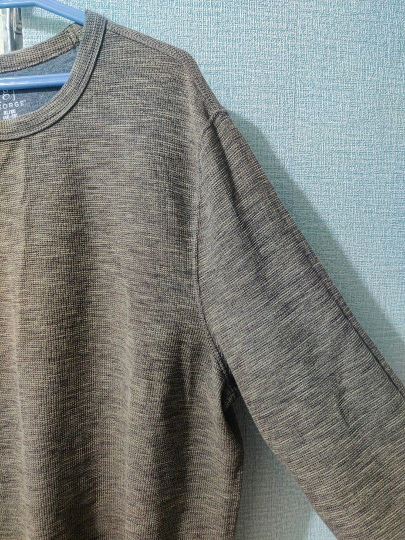 GEORGE Brown Long Sleeve Thermal Sweater (Category: Tshirts & Polo Shirts ) located in Pasig City. Submitted by shiyenaaa (Listing ID 1469712195, Image 3). Description: - Brand/Item: George Long Sleeve Thermal Shirt - Color: Brown Mix - Size: XL (Fits Chest 46-48) - Material: 57% Cotton, 40% Polyester, 3% Spandex - Style: Crew neck, all-over textured knit fabric - Condition/Use: Comfortable daily wear top, great for layering - Origin: Made in Chi