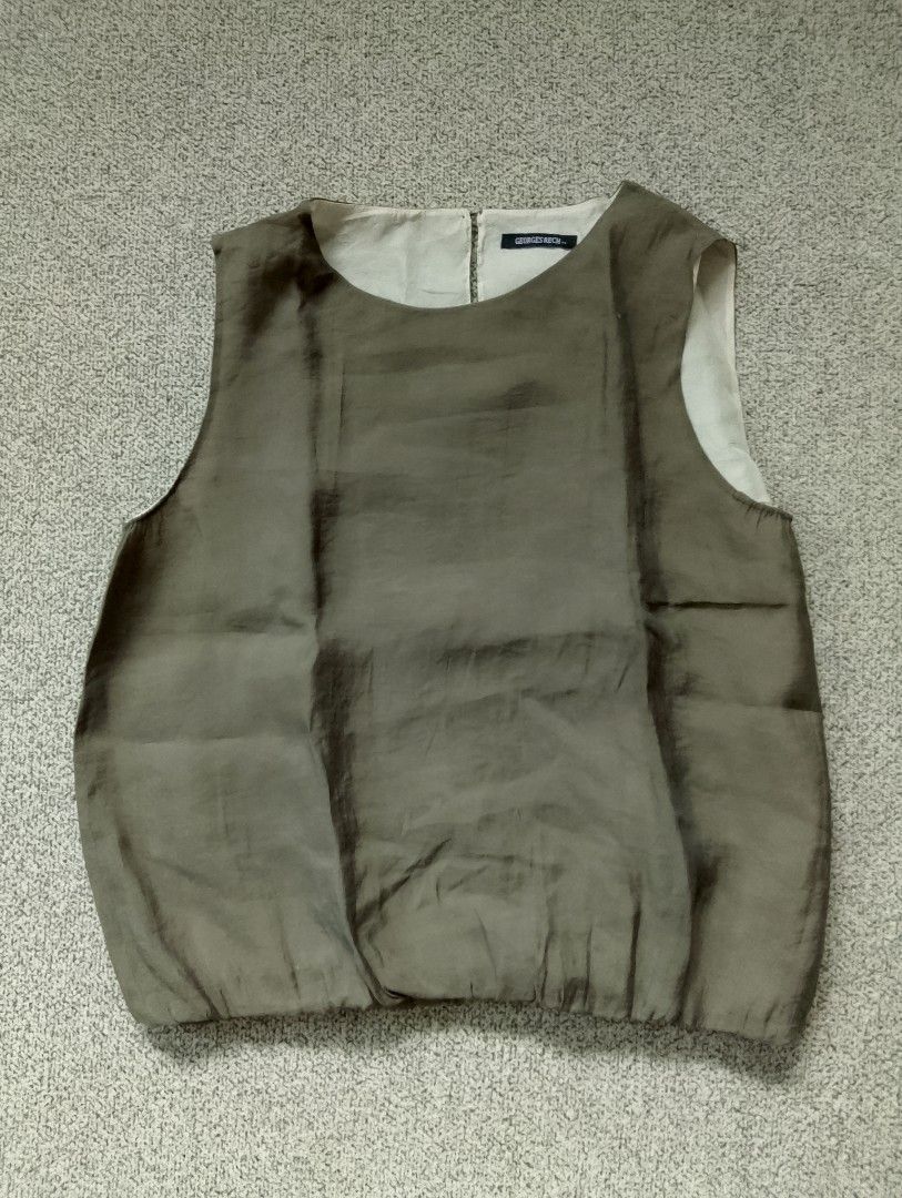Georges Rech Sleeveless Tops (Category: Sleeveless) located in Cabadbaran. Submitted by ztsfinds (Listing ID 1469642604, Image 1). Description: Georges Rech Sleeveless Tops -This is curated ukay clothes, already washed. -Color may vary due to lighting. -Nakagarter yong hem at sa may underarm side. -Size: 77/Large (95-165) -Chest Circumference 95 cm -Length:57 cm -Width:54 cm.