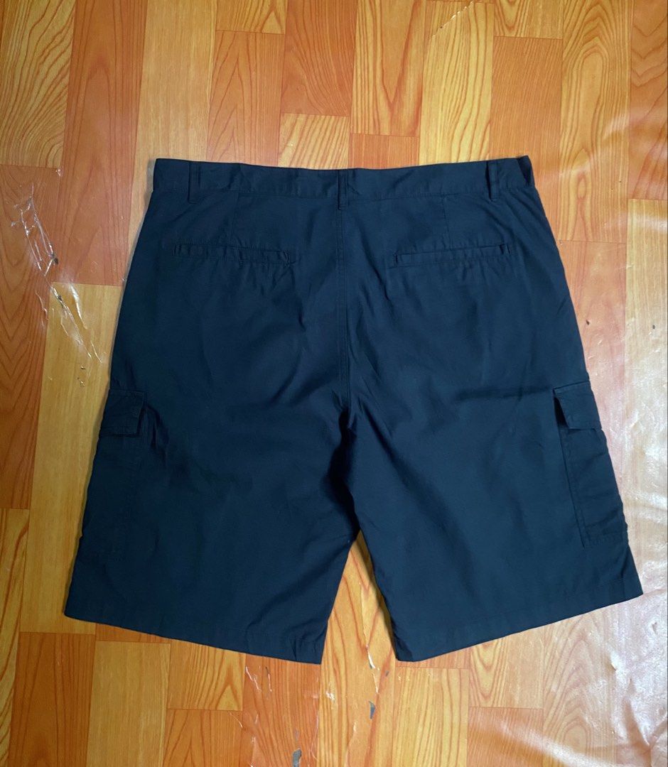 Giordano cargo short (Category: Shorts) located in Cebu City. Submitted by jerianix (Listing ID 1469701556, Image 3). Description: Giordano cargo short Size 36 Length 22 Excellent condition No issues .