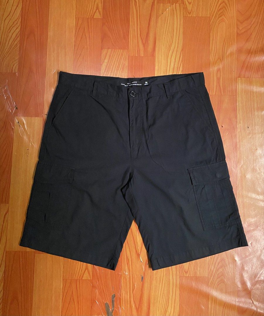Giordano cargo short (Category: Shorts) located in Cebu City. Submitted by jerianix (Listing ID 1469701556, Image 1). Description: Giordano cargo short Size 36 Length 22 Excellent condition No issues .