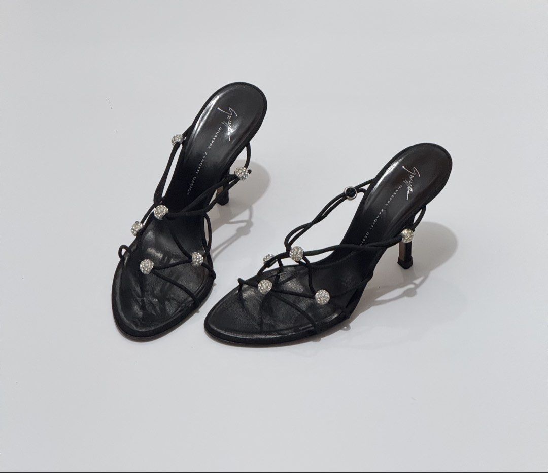 Giuseppe Zanoti (Category: Heels) located in Quezon City. Submitted by byuklph (Listing ID 1469724582, Image 2). Description: Authentic 💯size38 Excellent condition Normal signs of used .
