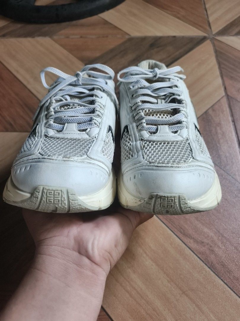 Givenchy TK-MX Sneakers White (Category: Sneakers) located in Zamboanga. Submitted by d2977250664046 (Listing ID 1469674942, Image 2). Description: - Brand: Givenchy - Size 40 - Model: TK-MX Sneakers - Color: White - Material: Chunky mesh and leather upper - Details: Debossed branding on side and heel, unique textured sole with Givenchy lettering and 'Made in Italy' stamp - Closure: Regular lace-up - Condition: Pre-owned with normal wear on soles