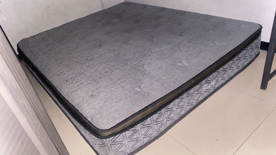 GleeMe Grey Mattress (Category: Bed Frames & Mattresses) located in Las Pinas. Submitted by airwid (Listing ID 1469714691, Image 2). Description: - Brand/Model: GleeMe thick double mattress - Design: Elegant grey with geometric side pattern and dark piping - Support: Firm build, perfect for everyday comfortable sleeping - Condition: Clean surface with minor signs of previous use around the edges - Size: Standard double (fits most standard bed fra