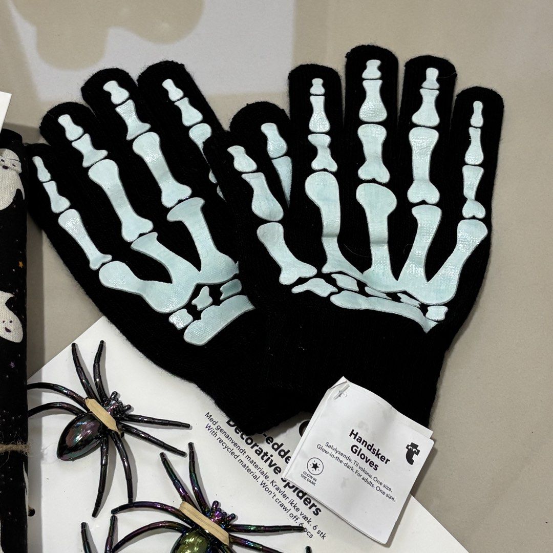 glow in the dark gloves (Category: Gloves) located in Manila. Submitted by lavieelle (Listing ID 1469679901, Image 2). Description: - brand new with tag - original price is 180, selling for 80! - authentic flying tiger, no flaws - best fit small to medium sizes - rfs: decluttering .