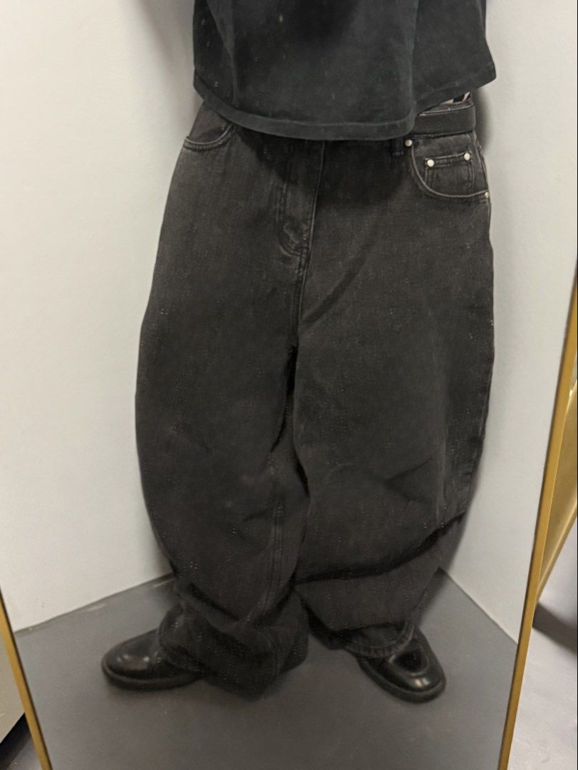 GLW (M) / Black baggy jeans (Category: Jeans) located in General Santos City (Dadiangas). Submitted by archives_haus (Listing ID 1467452794, Image 3). Description: GLW (M) / Black baggy jeans W - 32 to 34 L - 42 T - 14.5 H - 10.5 hard / thick denim / heavy denim good fittings need wash .