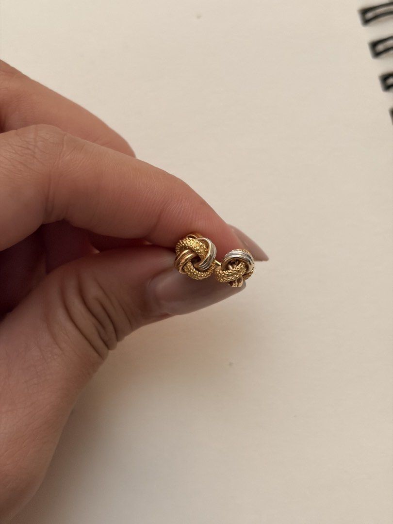 GOLD 18k (Category: Body Jewelry) located in Manila. Submitted by joanarosee (Listing ID 1469621168, Image 2). Description: ON HAND 18k Gold Earrings Pasok lang sa budget☺️Perfect pang gift.