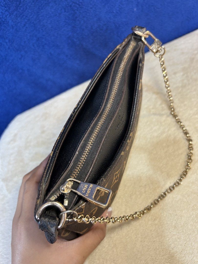 GOLD CHAIN SMALL CLUTCH/KILI (Category: Clutches) located in Manila. Submitted by declutter_lala (Listing ID 1469665638, Image 2). Description: Has issues Complete details on my IG @wearby_lala🖤.