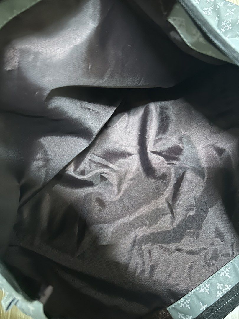 Gray Large Tote Bag (Category: Tote Bags) located in Naga. Submitted by helloitsk20594 (Listing ID 1469609158, Image 3). Description: .