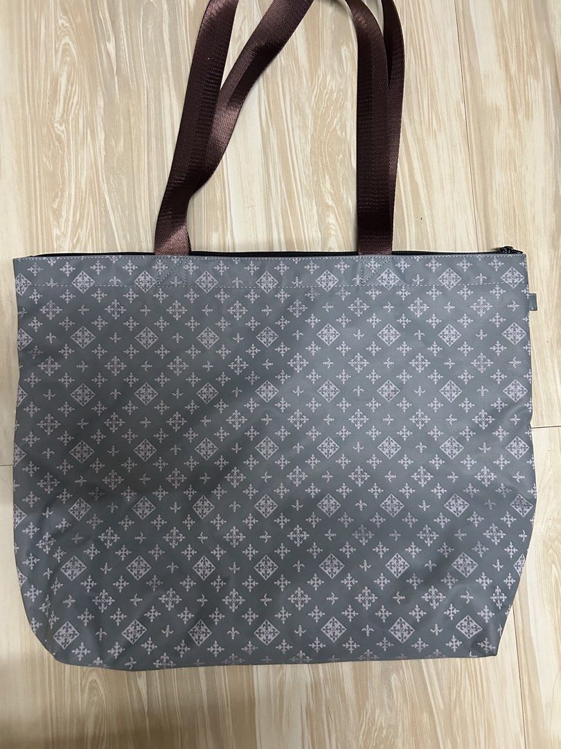Gray Large Tote Bag (Category: Tote Bags) located in Naga. Submitted by helloitsk20594 (Listing ID 1469609158, Image 2). Description: .